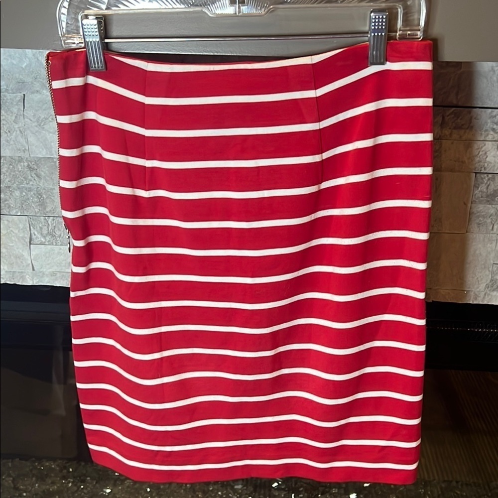 Banana Republic Red and White Pencil Skirt size 6 - Picture 9 of 10